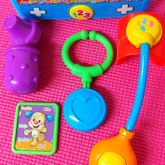 French Laugh & Learn Sing Along Medical Kit - Picture 3 of 5